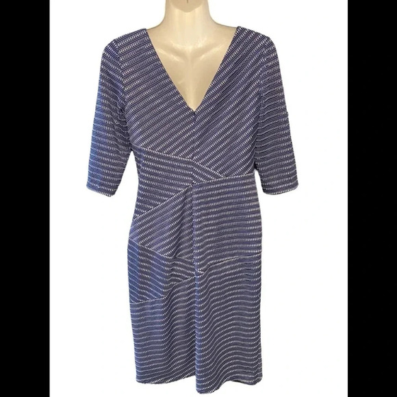 Kay Unger Dress Form Fitting Bandage Style - Picture 5 of 10